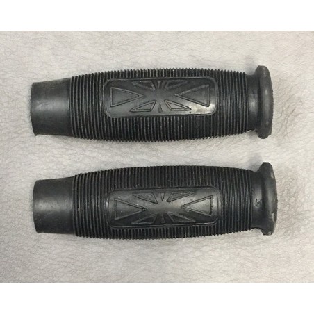 Eyed rubber grip handles