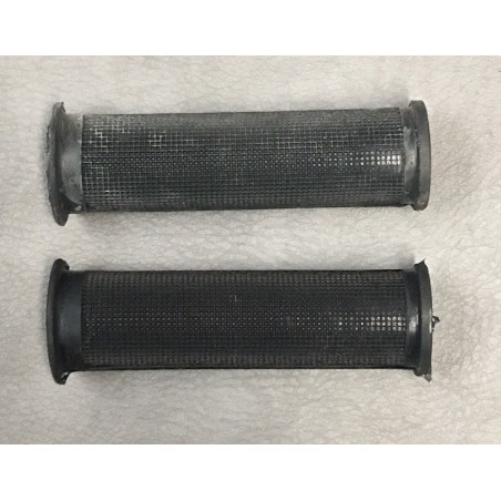 Square-patterned rubber grip handles