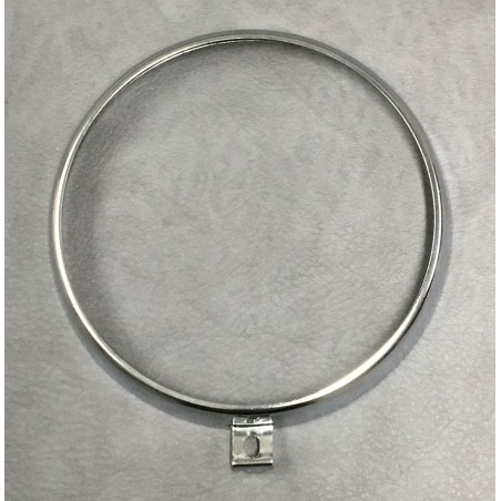 Adaptable headlight rim