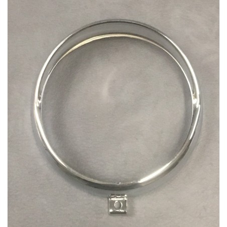 Adaptable peaked headlight rim