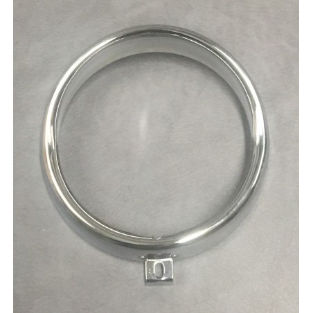 Adaptable peaked headlight rim