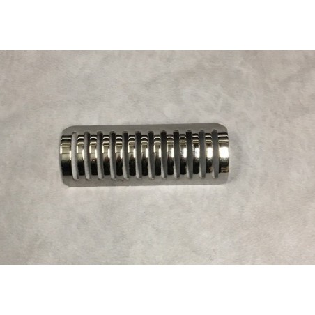 Exhaust pipe protection grid